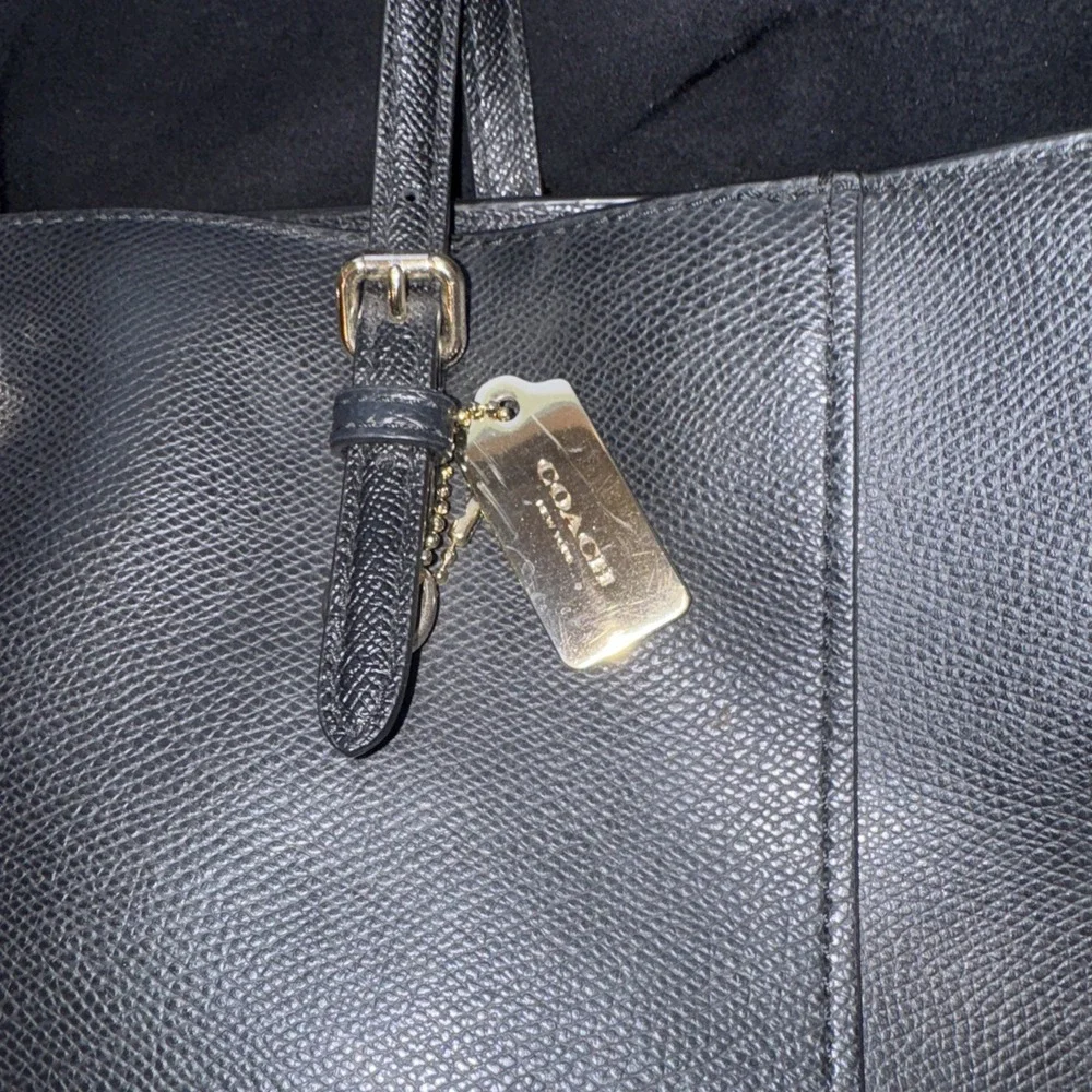 Coach Turnlock Black Cross Grain Leather Tote Gold hardware Laptop bag EUC 37142
